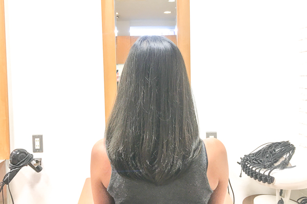 女性　髪質改善トリートメント　施術後　バックアングル